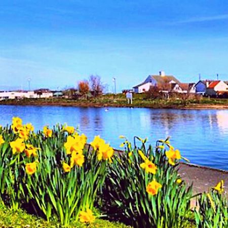 Romantic Lakeside Cottage By The Beach! With Super Cosy Log Burner! The Perfect Escape To Your Home From Home By The Sea! So Relaxing - You Won'T Want To Leave! Pet Friendly! Mablethorpe Exterior photo