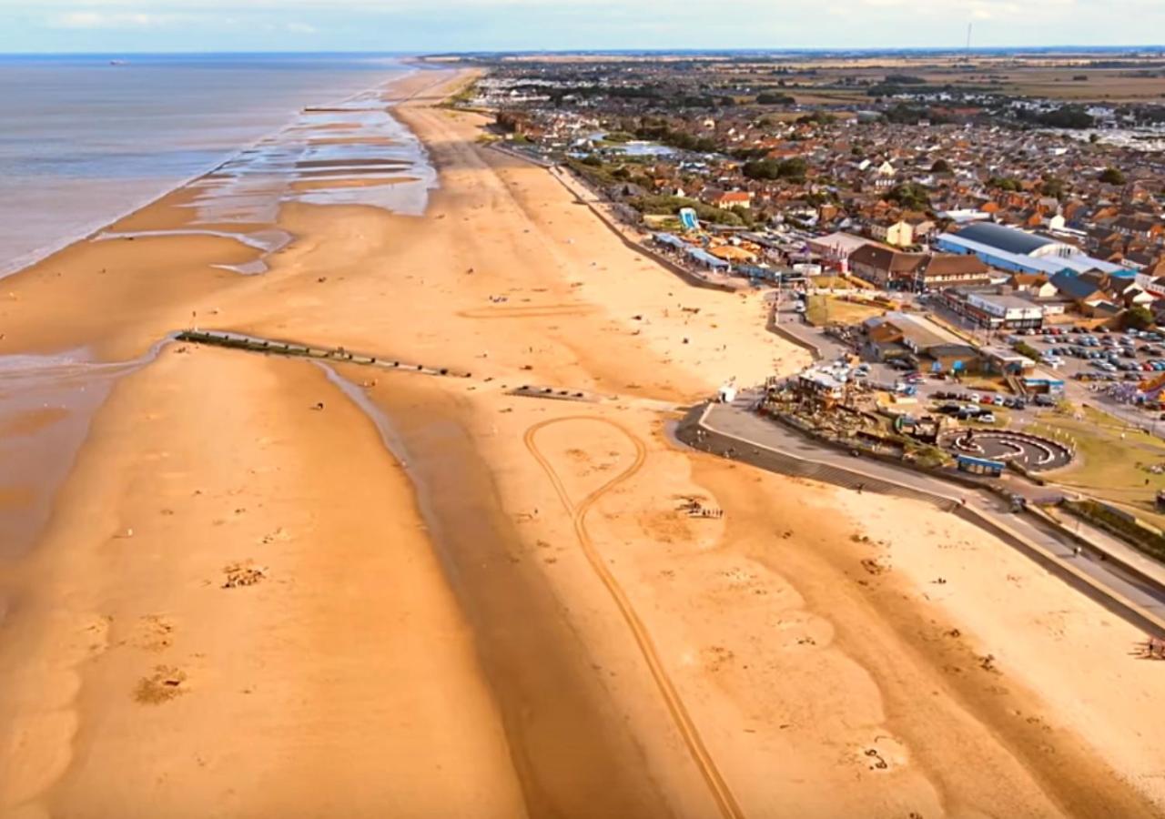 Romantic Lakeside Cottage By The Beach! With Super Cosy Log Burner! The Perfect Escape To Your Home From Home By The Sea! So Relaxing - You Won'T Want To Leave! Pet Friendly! Mablethorpe Exterior photo