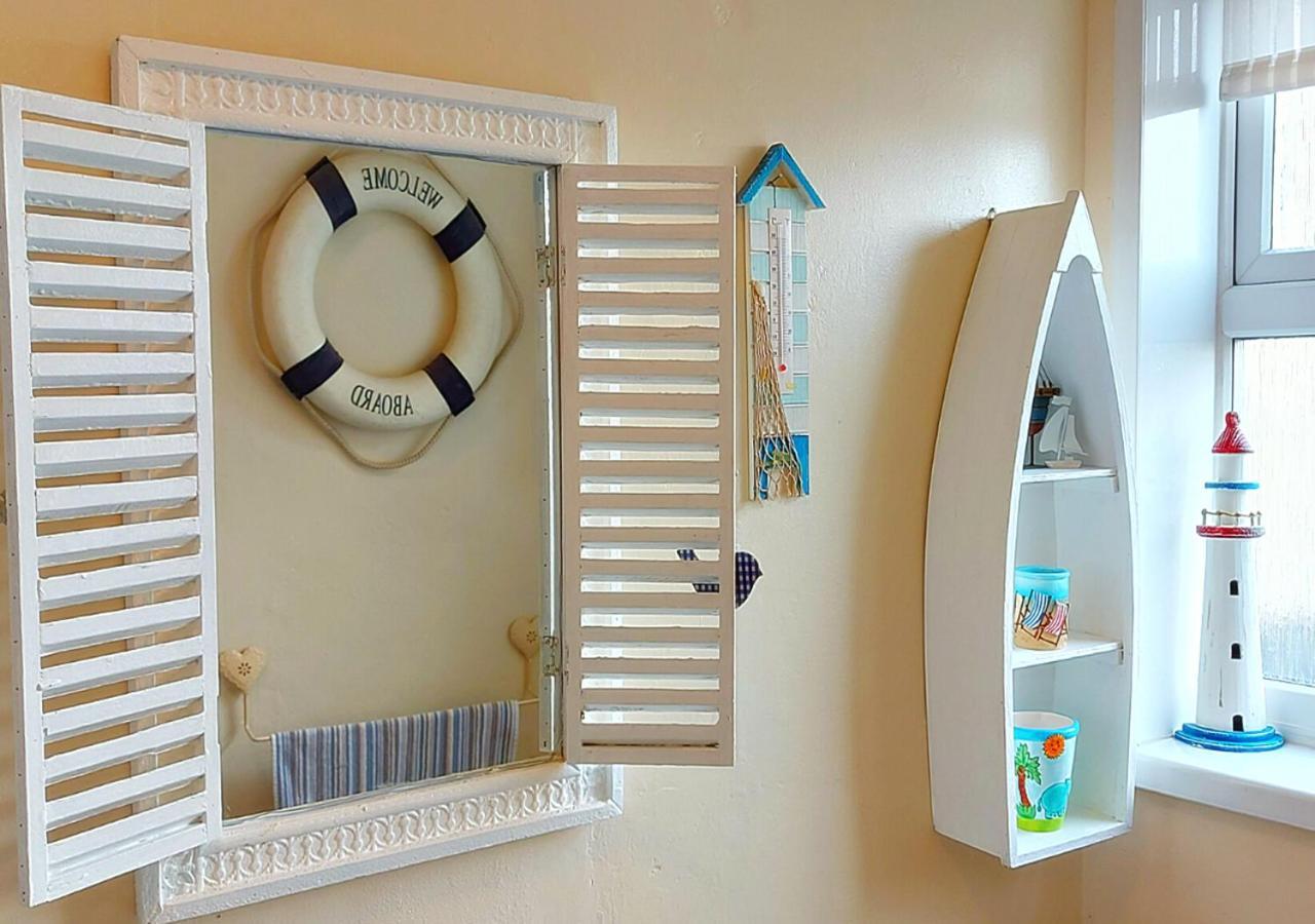 Romantic Lakeside Cottage By The Beach! With Super Cosy Log Burner! The Perfect Escape To Your Home From Home By The Sea! So Relaxing - You Won'T Want To Leave! Pet Friendly! Mablethorpe Exterior photo