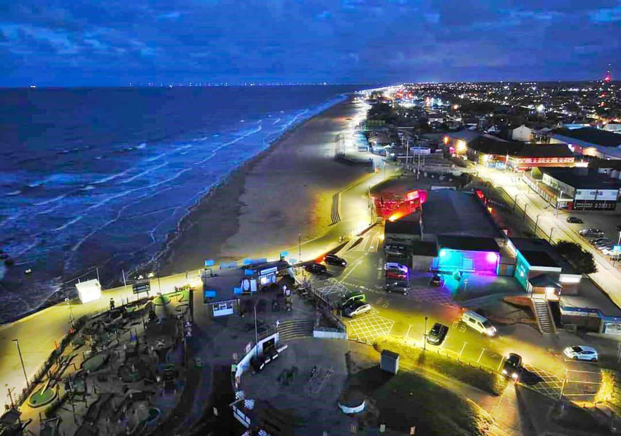 Romantic Lakeside Cottage By The Beach! With Super Cosy Log Burner! The Perfect Escape To Your Home From Home By The Sea! So Relaxing - You Won'T Want To Leave! Pet Friendly! Mablethorpe Exterior photo