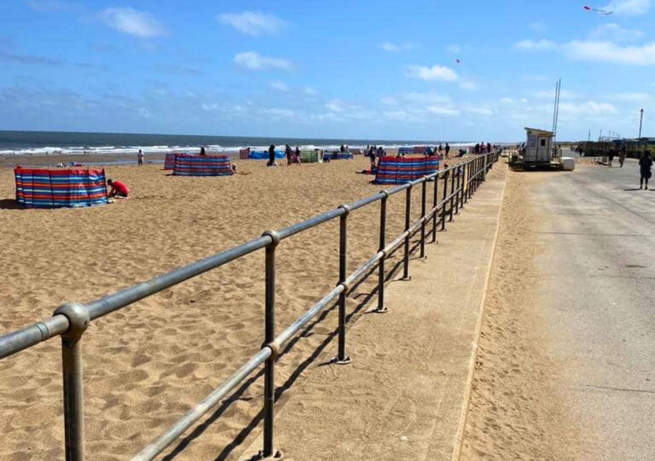 Romantic Lakeside Cottage By The Beach! With Super Cosy Log Burner! The Perfect Escape To Your Home From Home By The Sea! So Relaxing - You Won'T Want To Leave! Pet Friendly! Mablethorpe Exterior photo